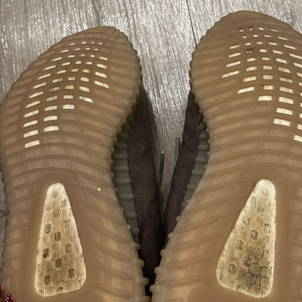 Men’s Yeezys - Picture 6 of 8